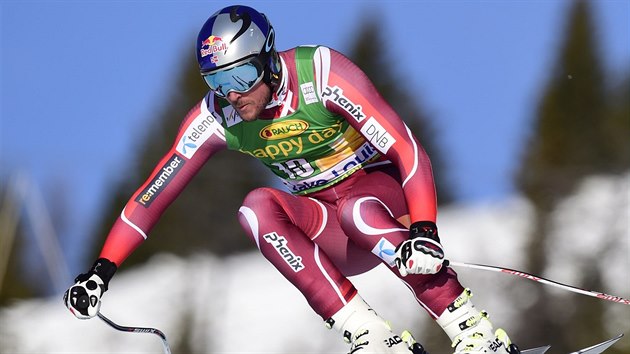 Norsk lya Aksel Lund Svindal se z za triumfem v superobm slalomu v Lake Louise.