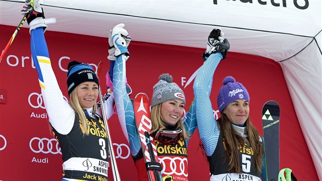 Ti nejlep slalomky z nedlnho zvodu v Aspenu. Zleva druh  Frida Hnsdotterov ze vdska, vtzn Amerianka Mikaela Shiffrinov a tet rka Strachov.