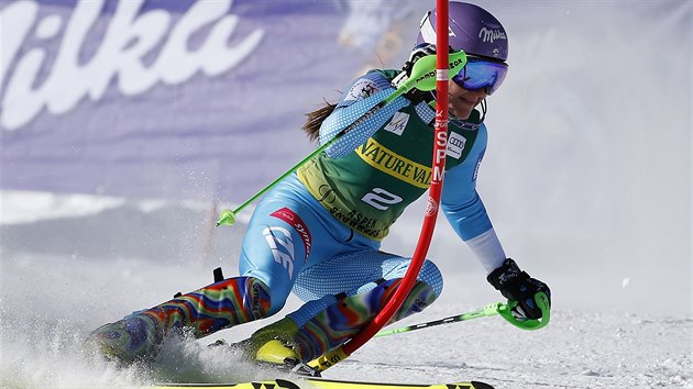 esk lyaka rka Strachov na trati slalomu v Aspenu.