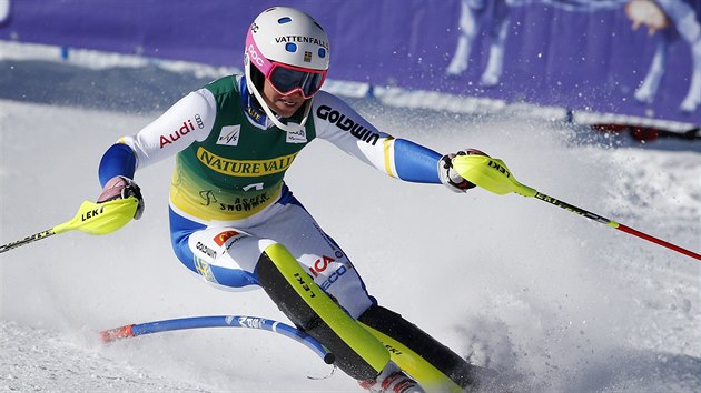 Frida Hansdtterov na trati slalomu v Aspenu