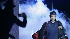 NÁSTUP K FINÁLE. Roger Federer pichází na kurt  k závrenému utkání Turnaje...