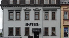 Hotel Chicago, bývalý hotel Evropa, stojí v Blatenské ulici v Chomutov.