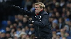 TO JE ONO, KLUCI! Jürgen Klopp zatím na lavice Liverpoolu slaví úspchy.