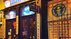 Legendární bar Delirium Tremens, který nabízí desítky druhů piv. Od meruňkových... Legendární bar Delirium Tremens, který nabízí desítky druhů piv. Od meruňkových...