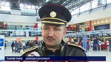 Policejní prezident Tomá Tuhý pi vystoupení v eské televizi (listopad 2015)