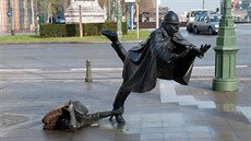 Tom Frantzen – Klopýtnuvší policista. Socha v belgickém Molenbeeku mimo jiné... Tom Frantzen – Klopýtnuvší policista. Socha v belgickém Molenbeeku mimo jiné...