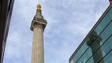 Monument je 61 metr vysoký sloup, který pipomíná Velký poár Londýna v roce...