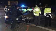 Policisté vyetují nehodu v Kolbenov ulici v Praze (27.11.2015).