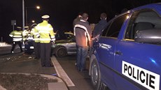 Policisté u nehody v praské Kolbenov ulici zjistili, e za volantem jednoho z...