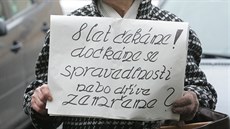 Lidé, kteří investovali do fondu Trend, se svých peněz nedočkali. Lidé, kteří investovali do fondu Trend, se svých peněz nedočkali.