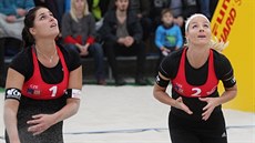 Barbora Hermannová (vlevo) a Markéta Sluková na mistrovství stední Evropy v...
