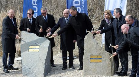 Letos v dubnu politici zahájili stavbu úseku D3 mezi Veselím nad Lunicí a...