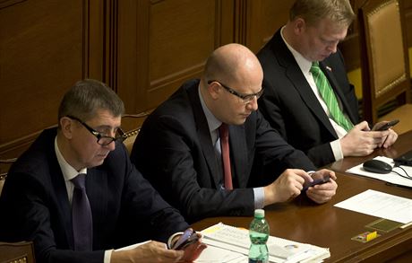 Ministr financí Andrej Babi, premiér Bohuslav Sobotka a vicepremiér Pavel...