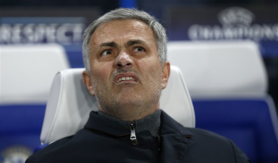 TAK CO M DNES EKÁ? José Mourinho, kou Chelsea, ped utkáním s Portem.
