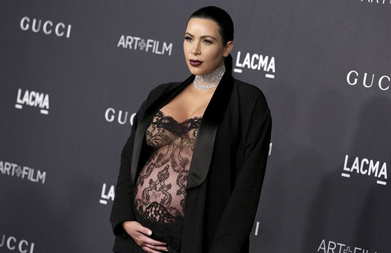 Kim Kardashianová v pokroilém stádiu thotenství (Los Angeles, 7. listopadu...