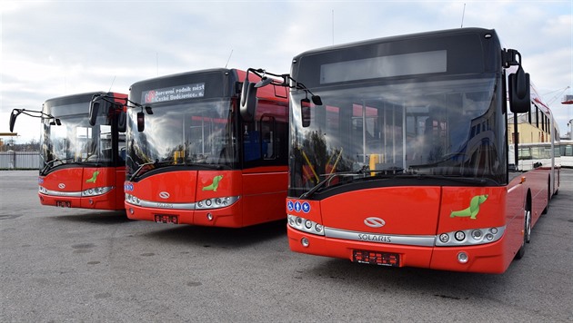 Ti nové autobusy Solaris Urbino 18.