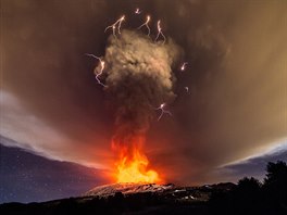 V Itálii se po dvou letech probudila k ivotu sicilská sopka  Etna. V noci na...