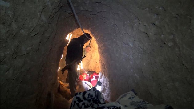 Tunely, kter pod irckm Sindrem vyhloubili bojovnci Islmskho sttu (22. listopadu 2015)