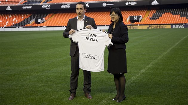 Nový trenér fotbalové Valencie Gary Neville pi oficiálním pedstavení.