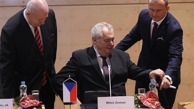 Prezident Milo Zeman zahjl nvtvu steckho kraje setknm s  krajskmi zastupiteli.