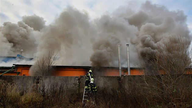 V objektu explodovala plnrna sprej.