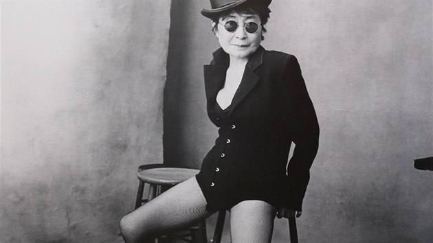 jen vzdv hold vtvarnici a hudebnici Yoko Ono.