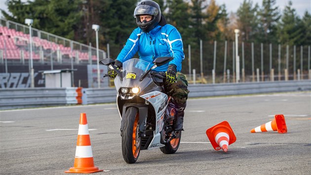 "N" zatenk se na slalomu hodn trpil, v autokole se to nikdy neuil.