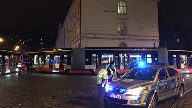 Na Klrov se srazily tramvaje, piem jedna vykolejila. (8. prosince 2015)
