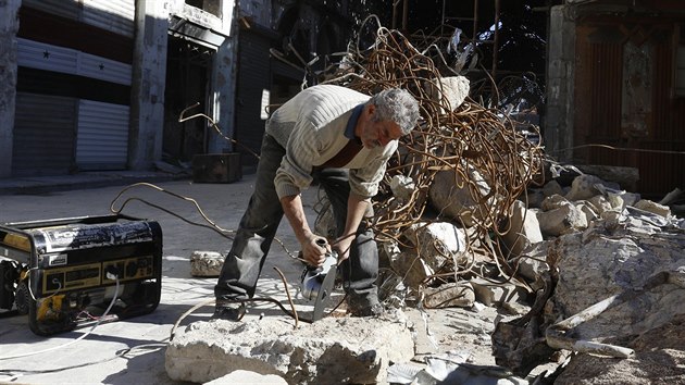 Klid zbran v syrskm Homsu (9. prosince 2015).