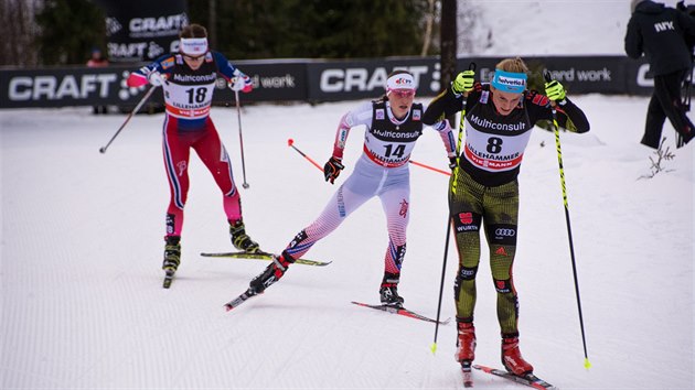 Petra Novkov (s 14) na trati sobotnho skiatlonu v norskm Lillehameru.