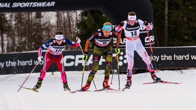 Petra Novkov (s 14) na trati sobotnho skiatlonu v norskm Lillehameru.