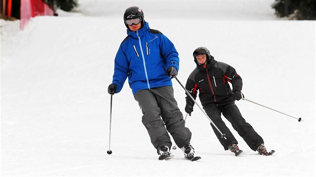 Ve skiarelu Klnovec se zaalo jezdit na sjezdovce Dmsk. V provozu je dky technickmu snhu.