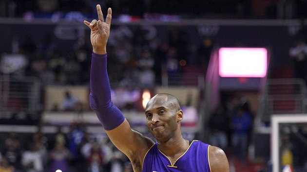Kobe Bryant z LA Lakers zdrav fanouky Washingtonu.