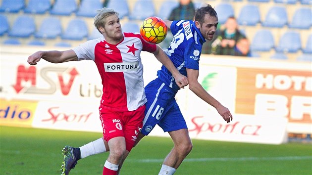 Jan Mikula ze Slavie (vlevo) a Jan Mudra z Liberce v souboji