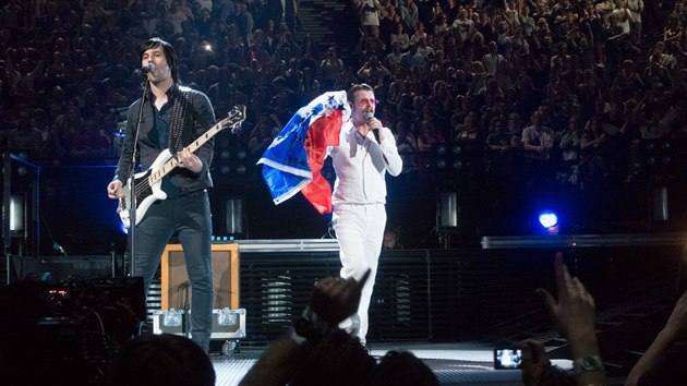 Eagles of Death Metal vystoupili na zvr koncertu U2 jako speciln host (7. prosince 2015).
