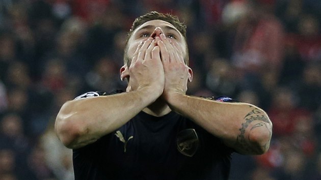 HRDINA VEERA. Olivier Giroud z Arsenalu byl proti Olympiakosu v ri.