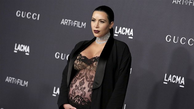 Kim Kardashianov v pokroilm stdiu thotenstv (Los Angeles, 7. listopadu 2015)