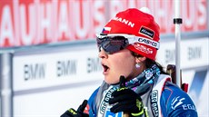 Veronika Vítková v cíli stíhacího závodu v Östersundu.