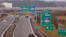 Od 1. ledna budou moci řidiči bezplatně využívat sedmikilometrový úsek silnice... Od 1. ledna budou moci řidiči bezplatně využívat sedmikilometrový úsek silnice...