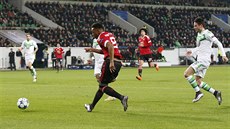 TO BUDE GÓL. Anthony Martial z Manchesteru United stílí vedoucí branku v...