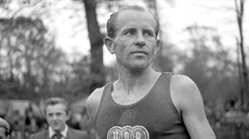 Emil Zátopek v dresu Ústedního domu armády (ÚDA), pozdjí Dukly. (1954)