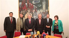 Vedení KSM po jednání s europoslancem Miloslavem Ransdorfem (8. prosince 2015)