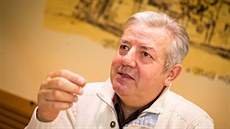 Jaroslav Kohout vede s manželkou už 30 let taneční kurzy pro mládež i dospělé. Jaroslav Kohout vede s manželkou už 30 let taneční kurzy pro mládež i dospělé.