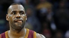 LeBron James z Clevelandu je zklamaný z nezvládnutého prodloužení proti New... LeBron James z Clevelandu je zklamaný z nezvládnutého prodloužení proti New...