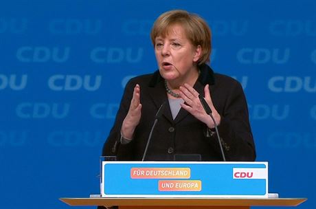Chceme sníit a taky výrazn snííme poet uprchlík, ekla Merkelová na sjezdu...
