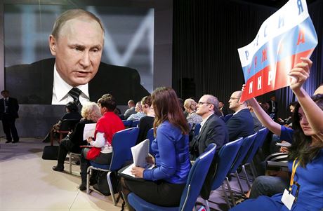 V prosinci svolal Vladimir Putin pravidelnou tiskovou konferenci pro ruské i zahraniní novináe.