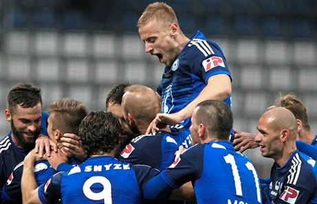 2,54 Stoper Uro Radakovi je v MF DNES nejlépe hodnoceným fotbalistou Olomouce s prmrnou známkou 2,54. Nejlepím v lize je liberecký Josef ural s 1,96. Redaktoi známkují hráe jako ve kole od jedné do pti. 