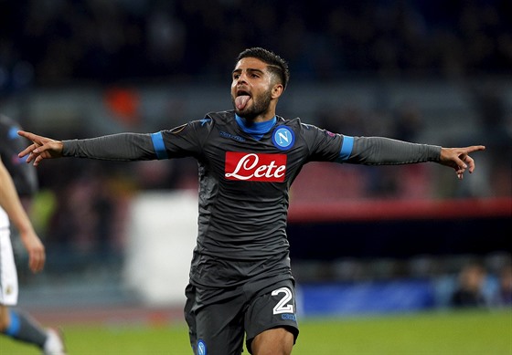 Lorenzo Insigne z Neapole slaví gól v utkání Evropské ligy proti Legii Varava.