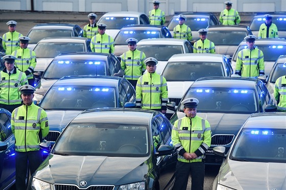 Policie pevzala 14. prosince v Mladé Boleslavi od zástupc automobilky koda...