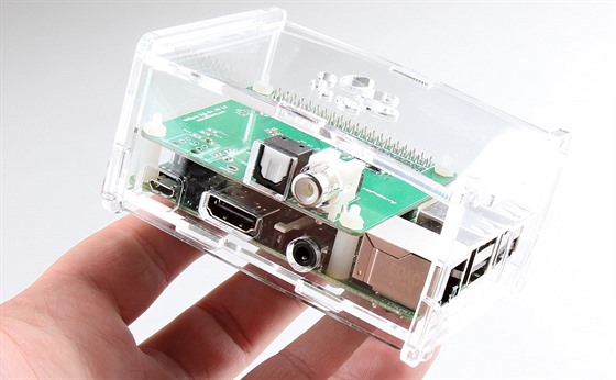 Zkompletované Raspberry Pi2 pipravené na instalaci systému